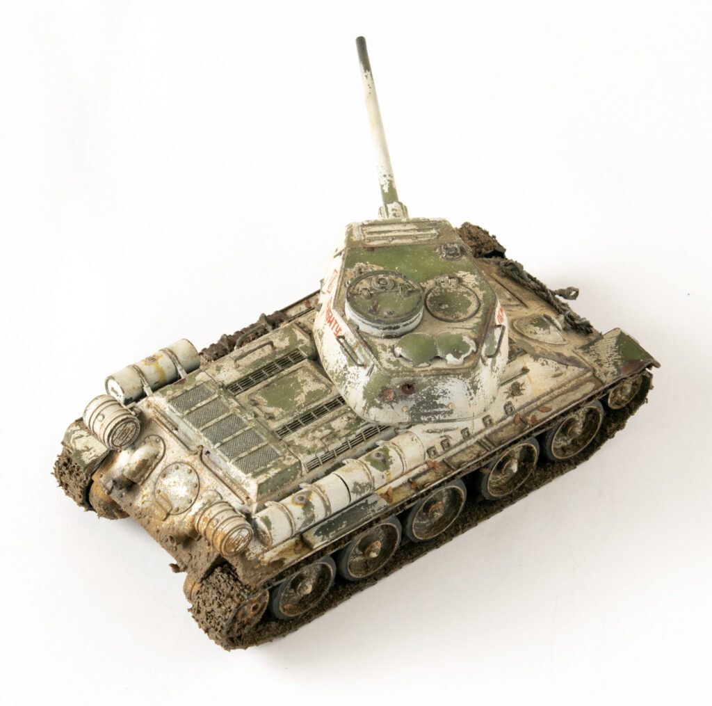 Model tenka za dekoraciju i kolekcionarstvo, realističan dizajn i detalji.